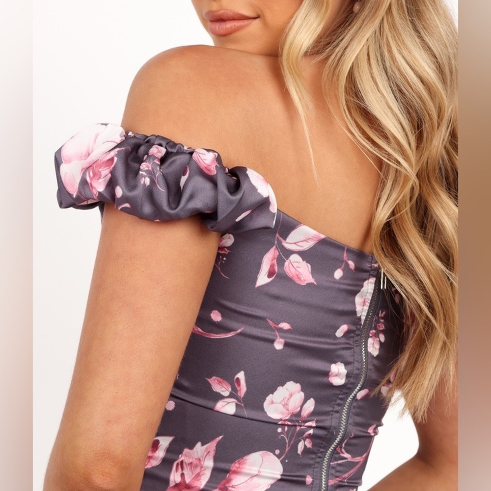 Petal & Pup Arabella Floral Crop Top Size Small Gray Pink - Picture 3 of 12